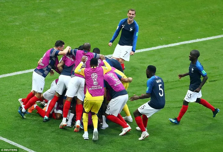 Xem màn trình diễn siêu việt của Mbappe trước ĐT Argentina tại FIFA World Cup™ 2018 - Ảnh 12. Xem màn trình diễn siêu việt của Mbappe trước ĐT Argentina tại FIFA World Cup™ 2018 - Ảnh 12.