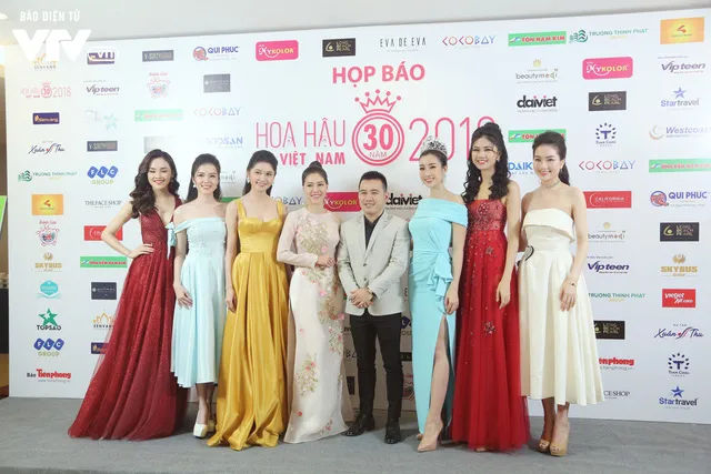 Dàn Hoa hậu, Á hậu hội ngộ khoe sắc ở buổi họp báo Hoa hậu Việt Nam 2018 - Ảnh 8. Dàn Hoa hậu, Á hậu hội ngộ khoe sắc ở buổi họp báo Hoa hậu Việt Nam 2018 - Ảnh 8.