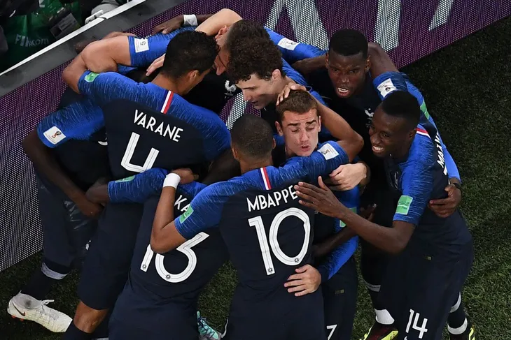 Chân gỗ Giroud không thể ngăn cản ĐT Pháp làm nên lịch sử ở FIFA World Cup™ - Ảnh 2. Chân gỗ Giroud không thể ngăn cản ĐT Pháp làm nên lịch sử ở FIFA World Cup™ - Ảnh 2.