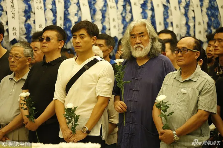 Đông đảo nghệ sĩ tới tiễn đưa diễn viên phim võ thuật Trung Quốc Kế Xuân Hoa - Ảnh 3. Đông đảo nghệ sĩ tới tiễn đưa diễn viên phim võ thuật Trung Quốc Kế Xuân Hoa - Ảnh 3.