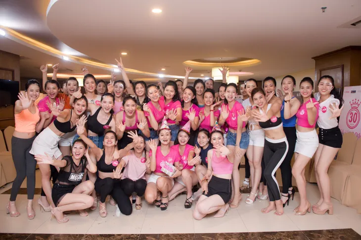BTV Tuyết Trang khoe vòng eo con kiến dự thi Hoa hậu Việt Nam 2018 - Ảnh 4. BTV Tuyết Trang khoe vòng eo con kiến dự thi Hoa hậu Việt Nam 2018 - Ảnh 4.