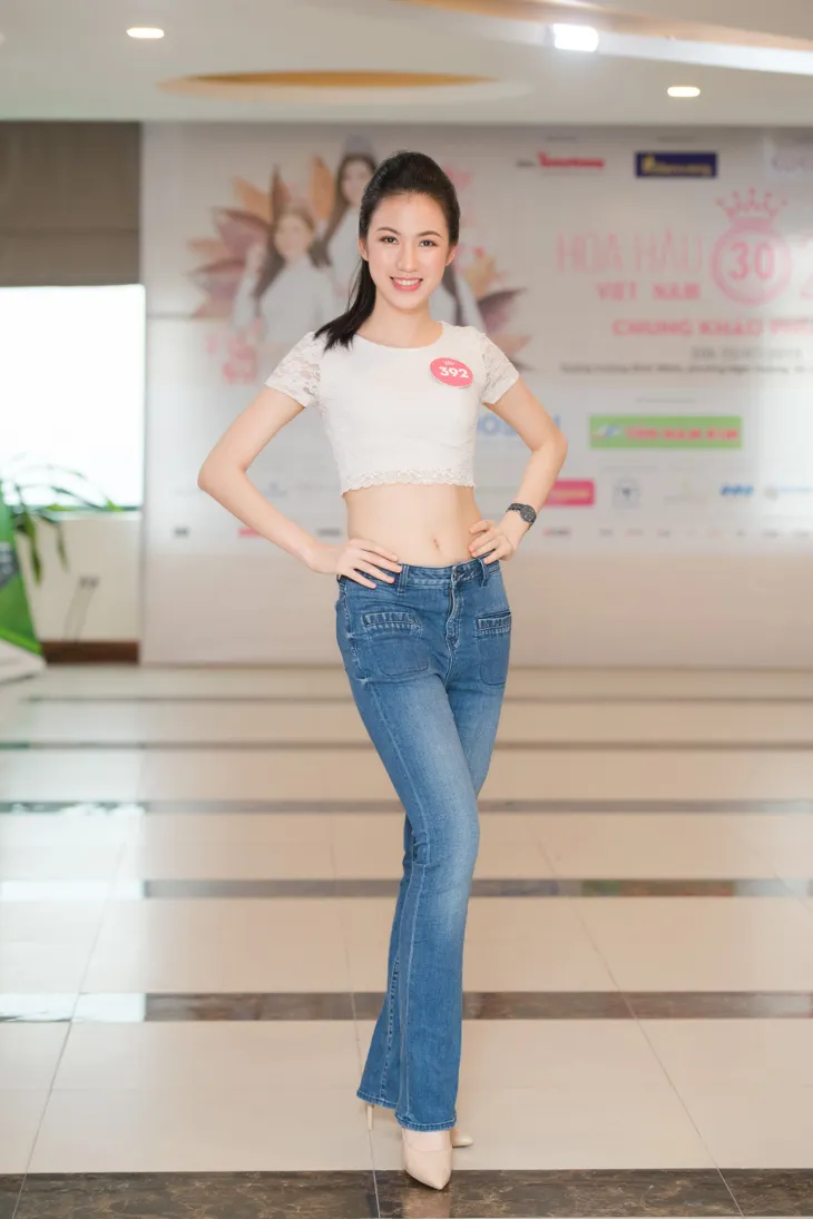 BTV Tuyết Trang khoe vòng eo con kiến dự thi Hoa hậu Việt Nam 2018 - Ảnh 2. BTV Tuyết Trang khoe vòng eo con kiến dự thi Hoa hậu Việt Nam 2018 - Ảnh 2.