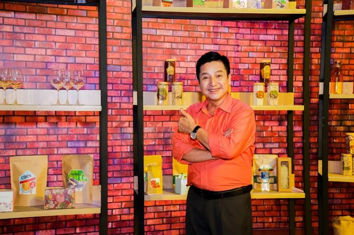 Chính thức lên sóng, NSƯT Chí Trung kén dâu cho hai quý tử trong Siêu sao ẩm thực - Ảnh 1. Chính thức lên sóng, NSƯT Chí Trung kén dâu cho hai quý tử trong Siêu sao ẩm thực - Ảnh 1.