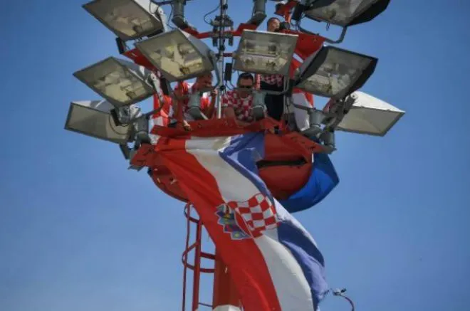 ĐT Croatia được chào đón như những người hùng tại quê nhà - Ảnh 9. ĐT Croatia được chào đón như những người hùng tại quê nhà - Ảnh 9.