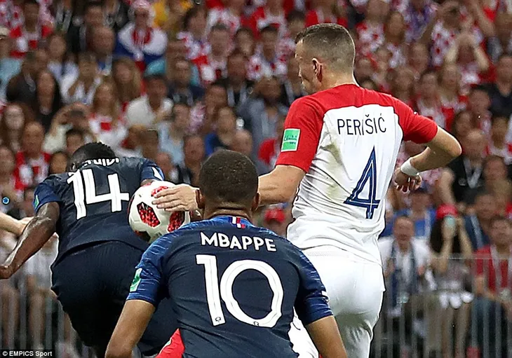 Dân mạng “tố” trọng tài Pitana giúp ĐT Pháp vô địch FIFA World Cup™ 2018 - Ảnh 2. Dân mạng “tố” trọng tài Pitana giúp ĐT Pháp vô địch FIFA World Cup™ 2018 - Ảnh 2.