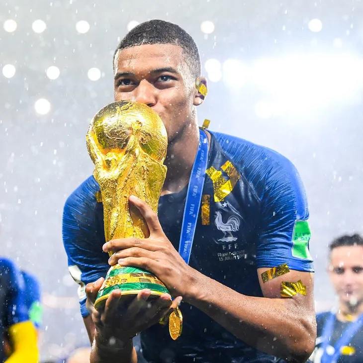 Sao mai Mbappe tặng toàn bộ lương thưởng tại World Cup cho quỹ từ thiện - Ảnh 2. Sao mai Mbappe tặng toàn bộ lương thưởng tại World Cup cho quỹ từ thiện - Ảnh 2.