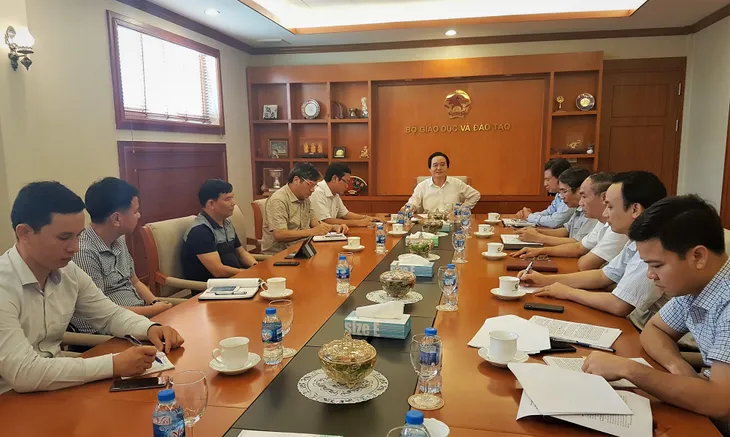Bộ trưởng Phùng Xuân Nhạ yêu cầu đẩy nhanh việc chấm thẩm định theo Quy chế thi THPT Quốc gia - Ảnh 1. Bộ trưởng Phùng Xuân Nhạ yêu cầu đẩy nhanh việc chấm thẩm định theo Quy chế thi THPT Quốc gia - Ảnh 1.