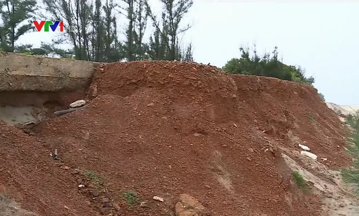 Sạt lở nghiêm trọng nhiều tuyến đê biển ở Quảng Trị - Ảnh 1. Sạt lở nghiêm trọng nhiều tuyến đê biển ở Quảng Trị - Ảnh 1.