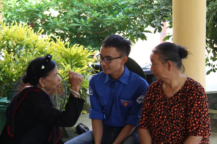 Đội Sinh viên tình nguyện Đồng hương Hải Dương trao hơn 100 suất thuốc trong chương trình Ngày hội y tế 2018 - Ảnh 1. Đội Sinh viên tình nguyện Đồng hương Hải Dương trao hơn 100 suất thuốc trong chương trình Ngày hội y tế 2018 - Ảnh 1.