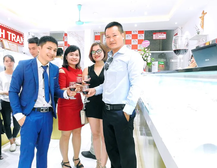 Mừng sinh nhật 5 tuổi: Công ty TNHH Trang sức Em và Tôi tri ân khách hàng - Ảnh 1. Mừng sinh nhật 5 tuổi: Công ty TNHH Trang sức Em và Tôi tri ân khách hàng - Ảnh 1.