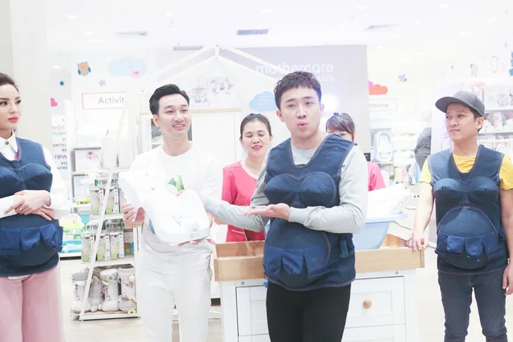 Khi đàn ông mang bầu: Trường Giang, Hương Giang gây lộn trong siêu thị vì... ghế tắm - Ảnh 3. Khi đàn ông mang bầu: Trường Giang, Hương Giang gây lộn trong siêu thị vì... ghế tắm - Ảnh 3.