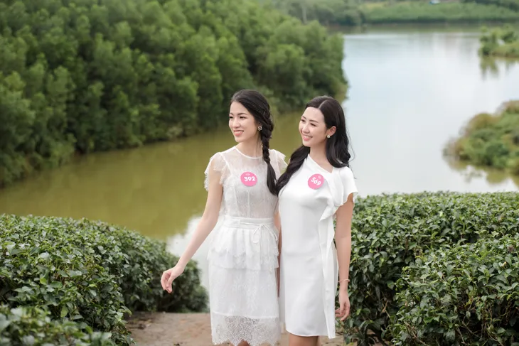 Thí sinh Hoa hậu Việt Nam 2018 dọn rác trên bãi biển Cửa Lò sau bão số 3 - Ảnh 10. Thí sinh Hoa hậu Việt Nam 2018 dọn rác trên bãi biển Cửa Lò sau bão số 3 - Ảnh 10.