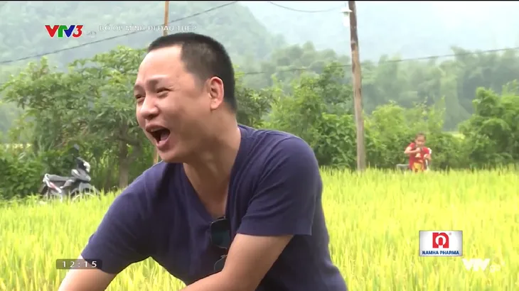 Bố ơi! Mình đi đâu thế?: Nguyễn Hải Phong hốt hoảng vì... mò phải ếch - Ảnh 1. Bố ơi! Mình đi đâu thế?: Nguyễn Hải Phong hốt hoảng vì... mò phải ếch - Ảnh 1.