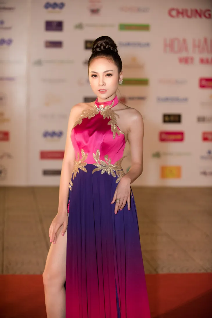 Dàn Hoa hậu, Á hậu các năm đọ sắc trên thảm đỏ CKPB Hoa hậu Việt Nam 2018 - Ảnh 9. Dàn Hoa hậu, Á hậu các năm đọ sắc trên thảm đỏ CKPB Hoa hậu Việt Nam 2018 - Ảnh 9.