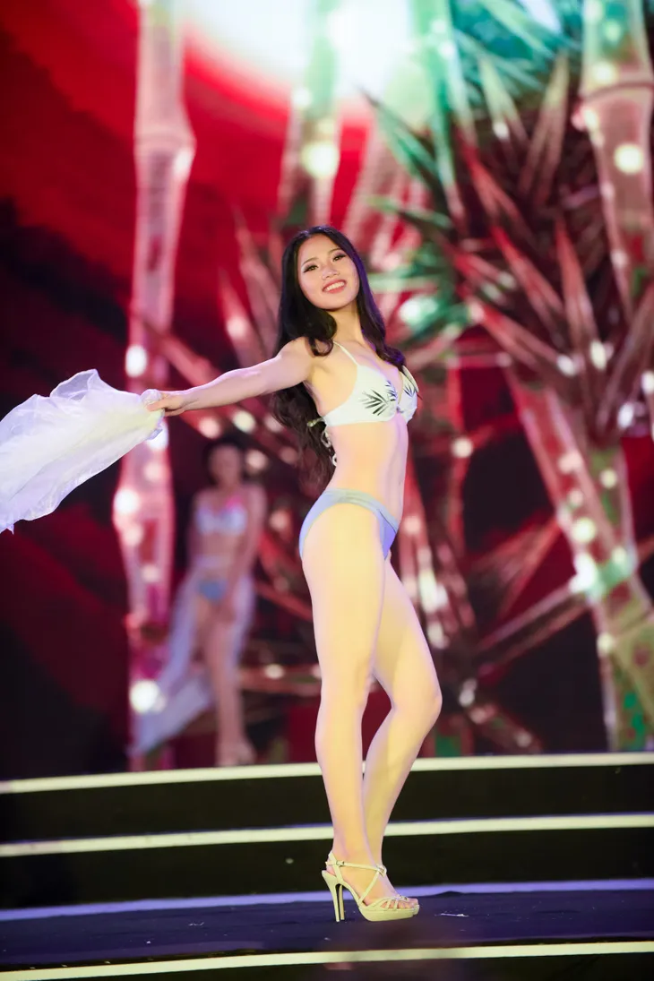 Bỏng mắt với phần trình diễn bikini tại Chung khảo phía Bắc Hoa hậu Việt Nam 2018 - Ảnh 7. Bỏng mắt với phần trình diễn bikini tại Chung khảo phía Bắc Hoa hậu Việt Nam 2018 - Ảnh 7.