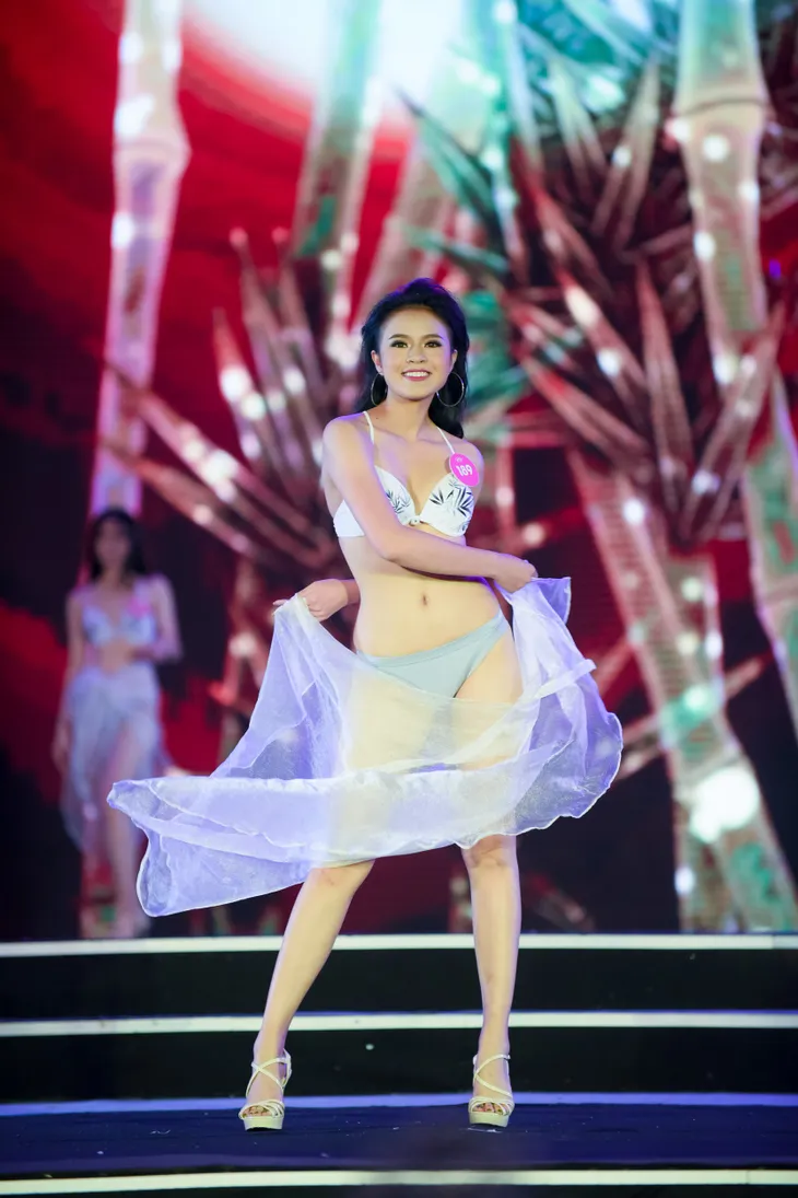 Bỏng mắt với phần trình diễn bikini tại Chung khảo phía Bắc Hoa hậu Việt Nam 2018 - Ảnh 6. Bỏng mắt với phần trình diễn bikini tại Chung khảo phía Bắc Hoa hậu Việt Nam 2018 - Ảnh 6.