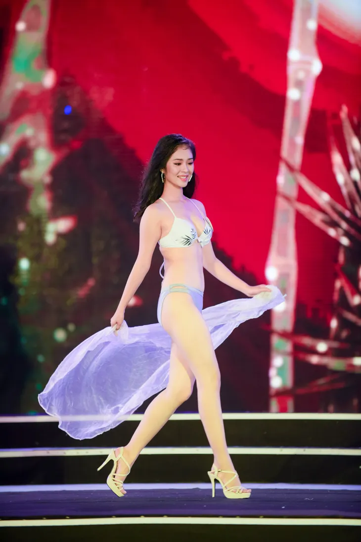 Bỏng mắt với phần trình diễn bikini tại Chung khảo phía Bắc Hoa hậu Việt Nam 2018 - Ảnh 5. Bỏng mắt với phần trình diễn bikini tại Chung khảo phía Bắc Hoa hậu Việt Nam 2018 - Ảnh 5.