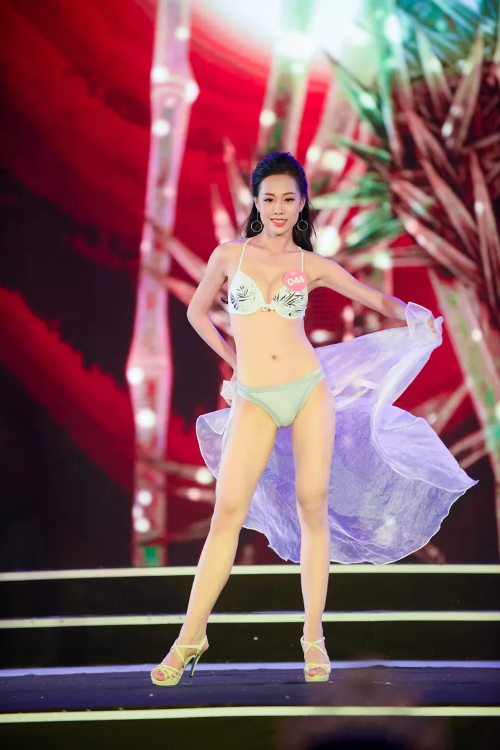 Bỏng mắt với phần trình diễn bikini tại Chung khảo phía Bắc Hoa hậu Việt Nam 2018 - Ảnh 4. Bỏng mắt với phần trình diễn bikini tại Chung khảo phía Bắc Hoa hậu Việt Nam 2018 - Ảnh 4.