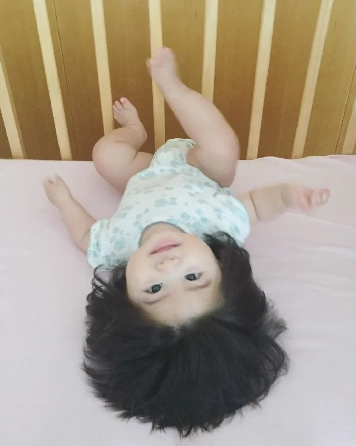 Bé gái 6 tháng tuổi gây sốt vì mái tóc dựng ngược có một không hai - Ảnh 19. Bé gái 6 tháng tuổi gây sốt vì mái tóc dựng ngược có một không hai - Ảnh 19.