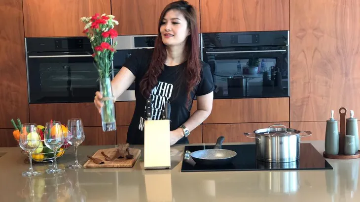 Diễn viên Hoa Thúy sợ chồng là… người an phận - Ảnh 2. Diễn viên Hoa Thúy sợ chồng là… người an phận - Ảnh 2.