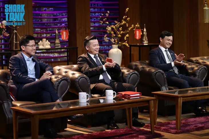 Shark Dzung Nguyễn thích thú hát Baby Shark tại Shark Tank Việt Nam - Ảnh 3. Shark Dzung Nguyễn thích thú hát Baby Shark tại Shark Tank Việt Nam - Ảnh 3.