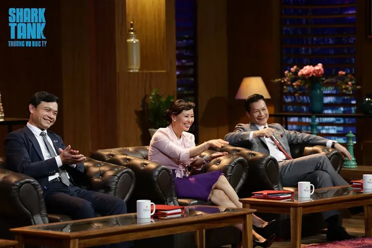 Shark Dzung Nguyễn thích thú hát Baby Shark tại Shark Tank Việt Nam - Ảnh 1. Shark Dzung Nguyễn thích thú hát Baby Shark tại Shark Tank Việt Nam - Ảnh 1.