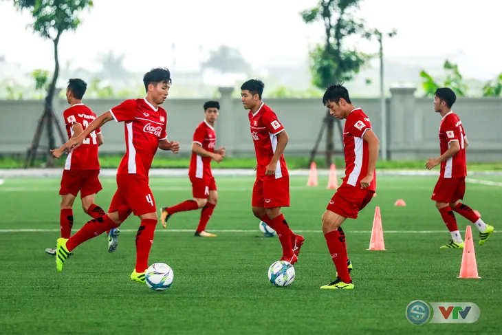 Ngày đầu hội quân, ĐTQG Việt Nam thiếu nửa đội hình - Ảnh 1. Ngày đầu hội quân, ĐTQG Việt Nam thiếu nửa đội hình - Ảnh 1.