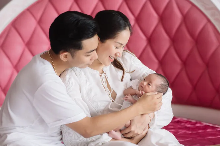Vợ chồng Khánh Thi - Phan Hiển khoe ảnh hạnh phúc bên hai con - Ảnh 6. Vợ chồng Khánh Thi - Phan Hiển khoe ảnh hạnh phúc bên hai con - Ảnh 6.