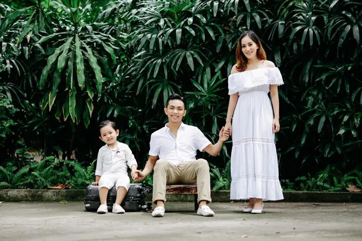 Vợ chồng Khánh Thi - Phan Hiển khoe ảnh hạnh phúc bên hai con - Ảnh 11. Vợ chồng Khánh Thi - Phan Hiển khoe ảnh hạnh phúc bên hai con - Ảnh 11.