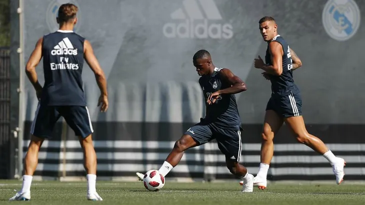 Real Madrid bất ngờ đẩy thần đồng Vinicius Junior xuống đội trẻ - Ảnh 1. Real Madrid bất ngờ đẩy thần đồng Vinicius Junior xuống đội trẻ - Ảnh 1.