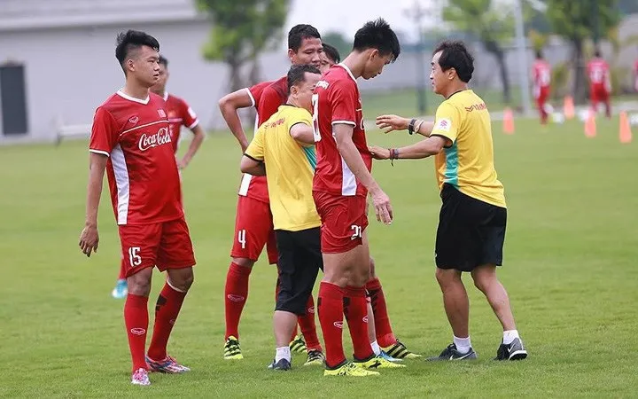 U23 Việt Nam luyện chiến thuật tấn công phạt góc của ĐT Anh - Ảnh 2. U23 Việt Nam luyện chiến thuật tấn công phạt góc của ĐT Anh - Ảnh 2.