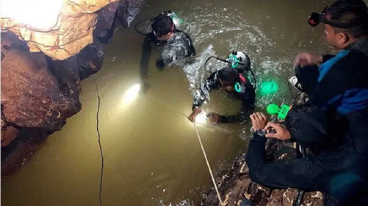 Tìm phương án tối ưu giải cứu đội bóng Thái Lan khỏi hang Tham Luang - Ảnh 2. Tìm phương án tối ưu giải cứu đội bóng Thái Lan khỏi hang Tham Luang - Ảnh 2.
