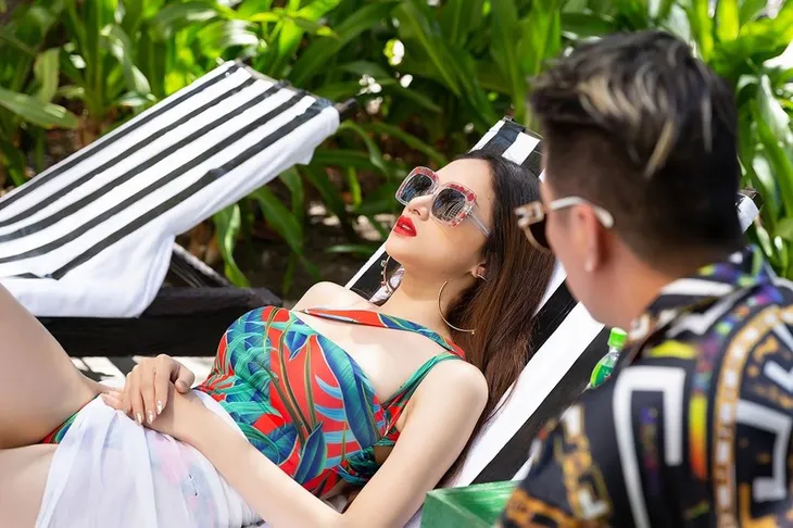 Mr Đàm sánh đôi với Hoa hậu chuyển giới quốc tế Hương Giang trong MV mới - Ảnh 3. Mr Đàm sánh đôi với Hoa hậu chuyển giới quốc tế Hương Giang trong MV mới - Ảnh 3.