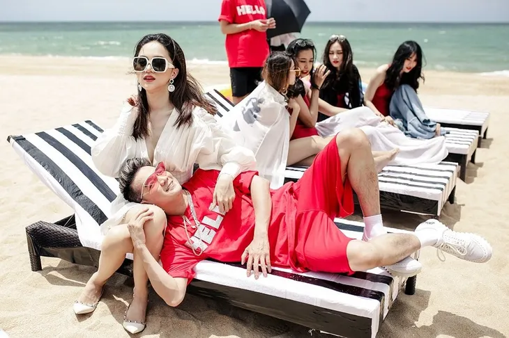 Mr Đàm sánh đôi với Hoa hậu chuyển giới quốc tế Hương Giang trong MV mới - Ảnh 2. Mr Đàm sánh đôi với Hoa hậu chuyển giới quốc tế Hương Giang trong MV mới - Ảnh 2.
