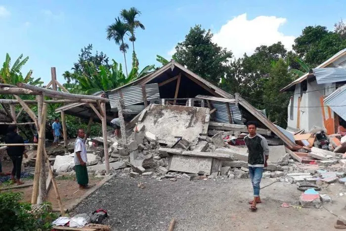 Động đất 6,4 độ richter tại Indonesia, hiện vẫn còn 560 người mắc kẹt - Ảnh 6. Động đất 6,4 độ richter tại Indonesia, hiện vẫn còn 560 người mắc kẹt - Ảnh 6.