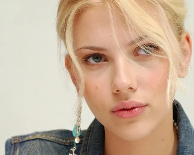 Góa phụ đen Scarlett Johansson bị ném đá khi vào vai người chuyển giới - Ảnh 3. Góa phụ đen Scarlett Johansson bị ném đá khi vào vai người chuyển giới - Ảnh 3.