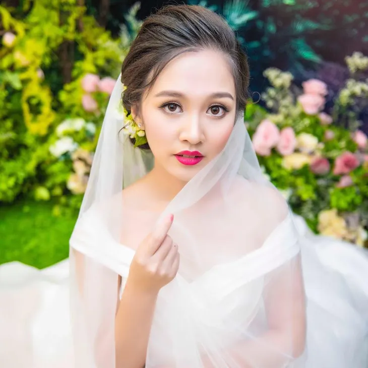 Diễn viên nhí Bánh đúc có xương bất ngờ kết hôn ở tuổi 21 - Ảnh 1. Diễn viên nhí Bánh đúc có xương bất ngờ kết hôn ở tuổi 21 - Ảnh 1.