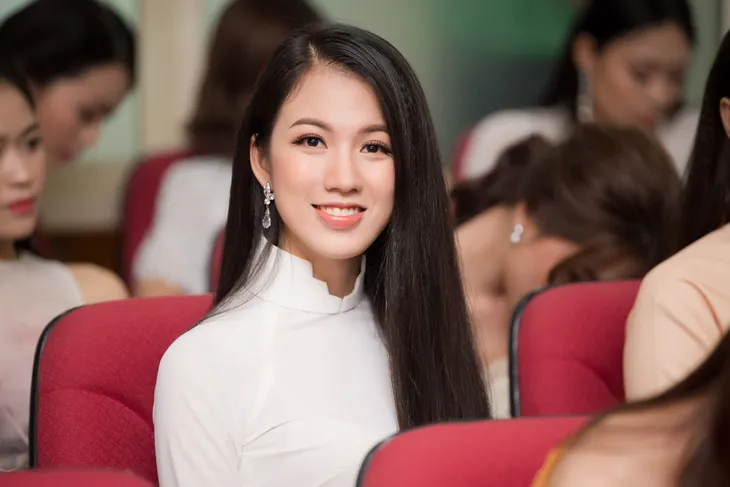 Cận cảnh nhan sắc BTV của VTV lọt Chung khảo Hoa hậu Việt Nam 2018 - Ảnh 2. Cận cảnh nhan sắc BTV của VTV lọt Chung khảo Hoa hậu Việt Nam 2018 - Ảnh 2.