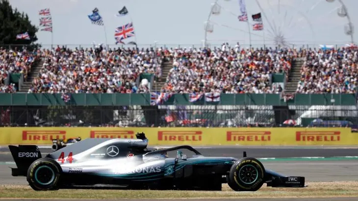 Sebastian Vettel giành chiến thắng kịch tính ở Silverstone, nới rộng khoảng cách trên bảng xếp hạng - Ảnh 3. Sebastian Vettel giành chiến thắng kịch tính ở Silverstone, nới rộng khoảng cách trên bảng xếp hạng - Ảnh 3.