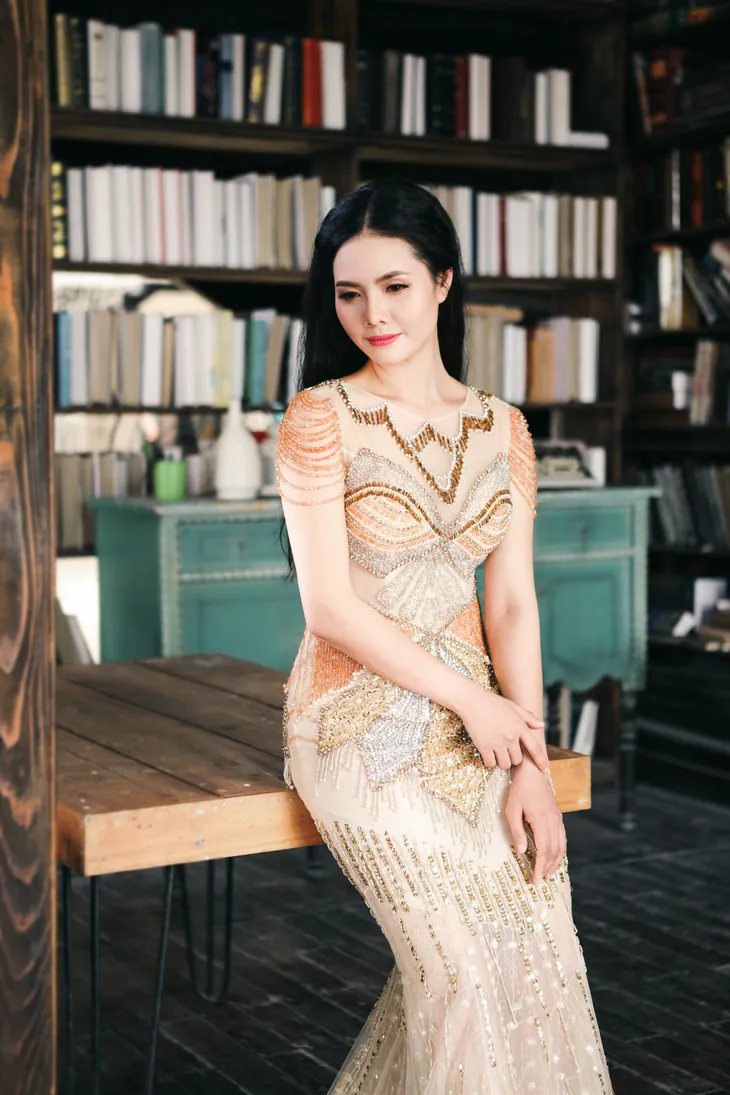 Rũ bỏ vẻ gái quê, sao mai Lương Nguyệt Anh kiêu sa mừng sinh nhật - Ảnh 3. Rũ bỏ vẻ gái quê, sao mai Lương Nguyệt Anh kiêu sa mừng sinh nhật - Ảnh 3.