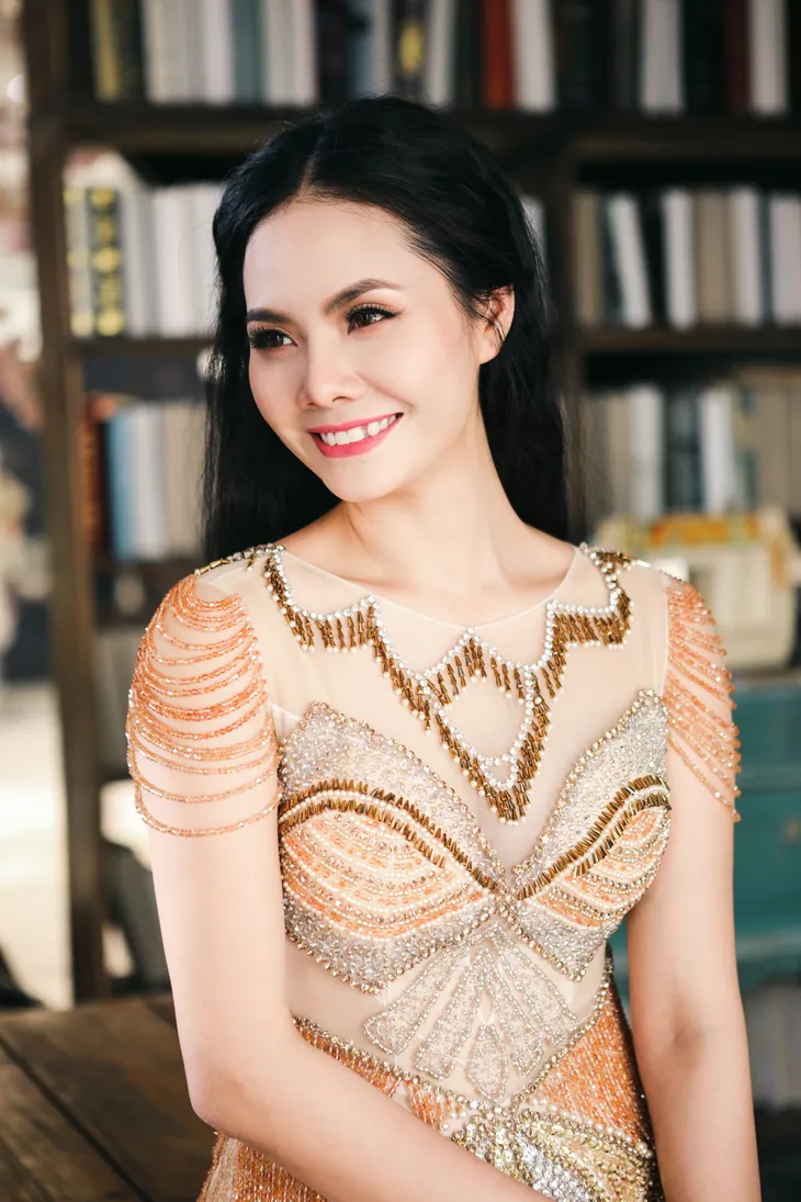 Rũ bỏ vẻ gái quê, sao mai Lương Nguyệt Anh kiêu sa mừng sinh nhật - Ảnh 4. Rũ bỏ vẻ gái quê, sao mai Lương Nguyệt Anh kiêu sa mừng sinh nhật - Ảnh 4.