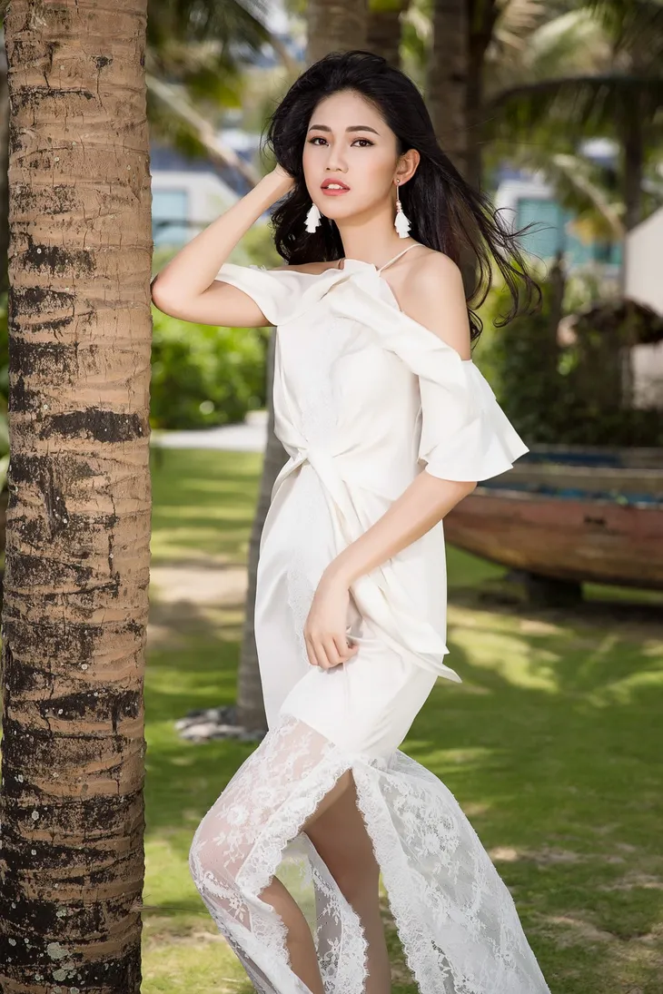 Top 3 Hoa hậu Việt Nam 2016 đẹp thướt tha giữa biển trời Đà Nẵng - Ảnh 3. Top 3 Hoa hậu Việt Nam 2016 đẹp thướt tha giữa biển trời Đà Nẵng - Ảnh 3.