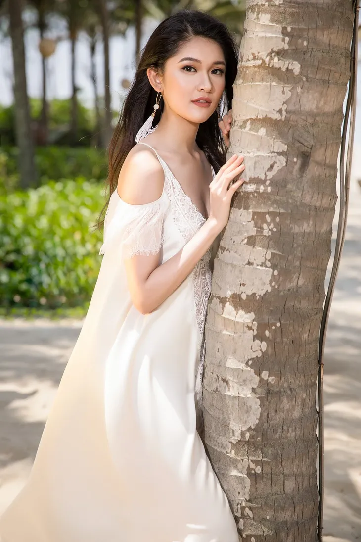 Top 3 Hoa hậu Việt Nam 2016 đẹp thướt tha giữa biển trời Đà Nẵng - Ảnh 4. Top 3 Hoa hậu Việt Nam 2016 đẹp thướt tha giữa biển trời Đà Nẵng - Ảnh 4.