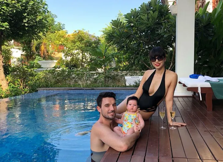 Siêu mẫu Hà Anh diện bikini khoe dáng nuột nà hơn 1 tháng sau sinh - Ảnh 1. Siêu mẫu Hà Anh diện bikini khoe dáng nuột nà hơn 1 tháng sau sinh - Ảnh 1.