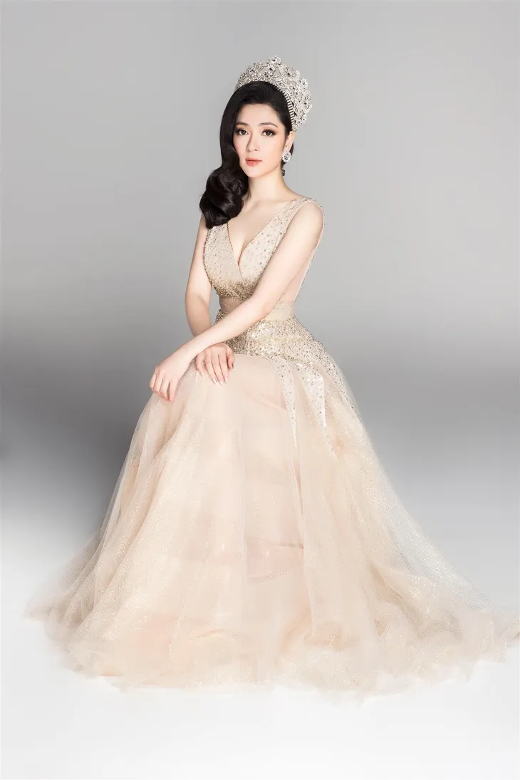 Ngắm trọn bộ ảnh 14 Hoa hậu Việt Nam hội tụ sau 30 năm - Ảnh 5. Ngắm trọn bộ ảnh 14 Hoa hậu Việt Nam hội tụ sau 30 năm - Ảnh 5.
