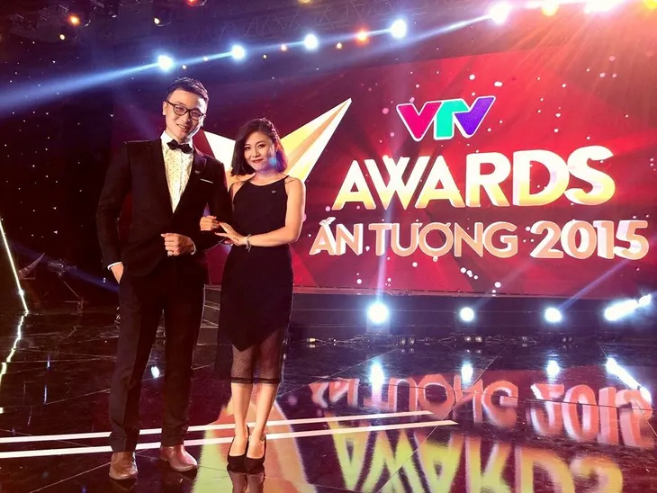 MC Quốc Duy trở lại Cafe sáng với VTV3 sau 2 năm mất tích - Ảnh 1. MC Quốc Duy trở lại Cafe sáng với VTV3 sau 2 năm mất tích - Ảnh 1.