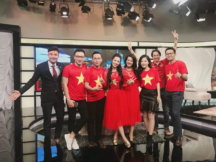 MC Quốc Duy trở lại Cafe sáng với VTV3 sau 2 năm mất tích - Ảnh 4. MC Quốc Duy trở lại Cafe sáng với VTV3 sau 2 năm mất tích - Ảnh 4.