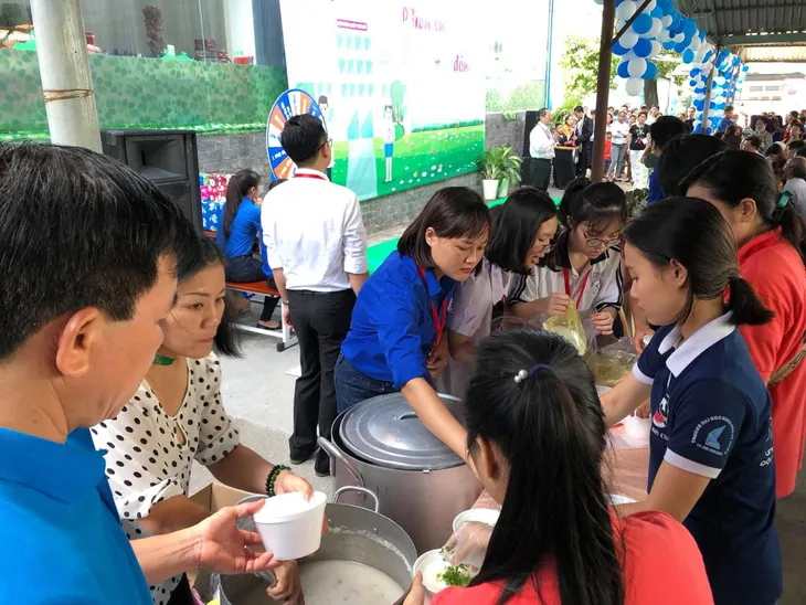 Người bệnh rủ nhau đi Phiên chợ 0 đồng - Ảnh 1. Người bệnh rủ nhau đi Phiên chợ 0 đồng - Ảnh 1.