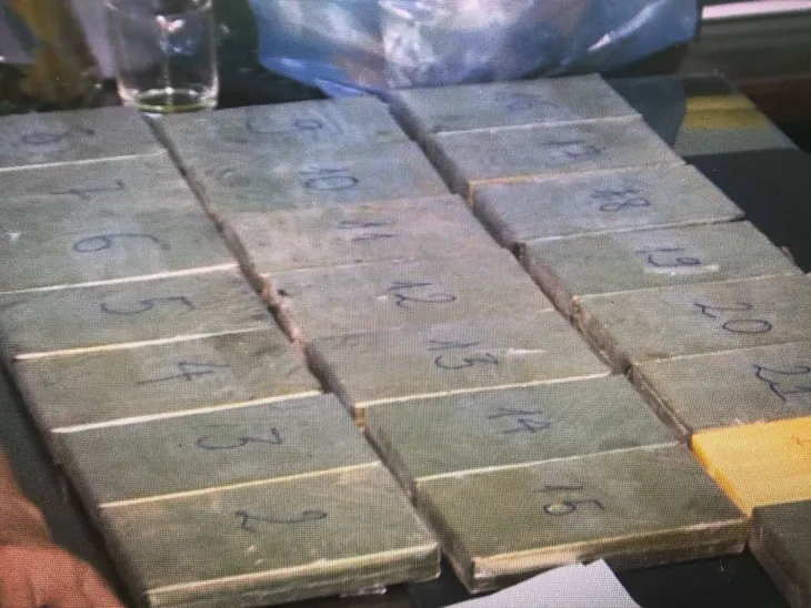 Đắk Lắk: Bắt giữ đối tượng vận chuyển 22 bánh heroin - Ảnh 2. Đắk Lắk: Bắt giữ đối tượng vận chuyển 22 bánh heroin - Ảnh 2.