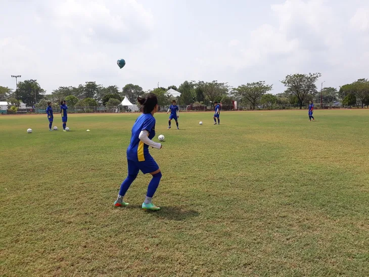 ASIAD 2018: ĐT nữ Việt Nam hứng khởi trong buổi tập đầu tiên tại Indonesia - Ảnh 8. ASIAD 2018: ĐT nữ Việt Nam hứng khởi trong buổi tập đầu tiên tại Indonesia - Ảnh 8.